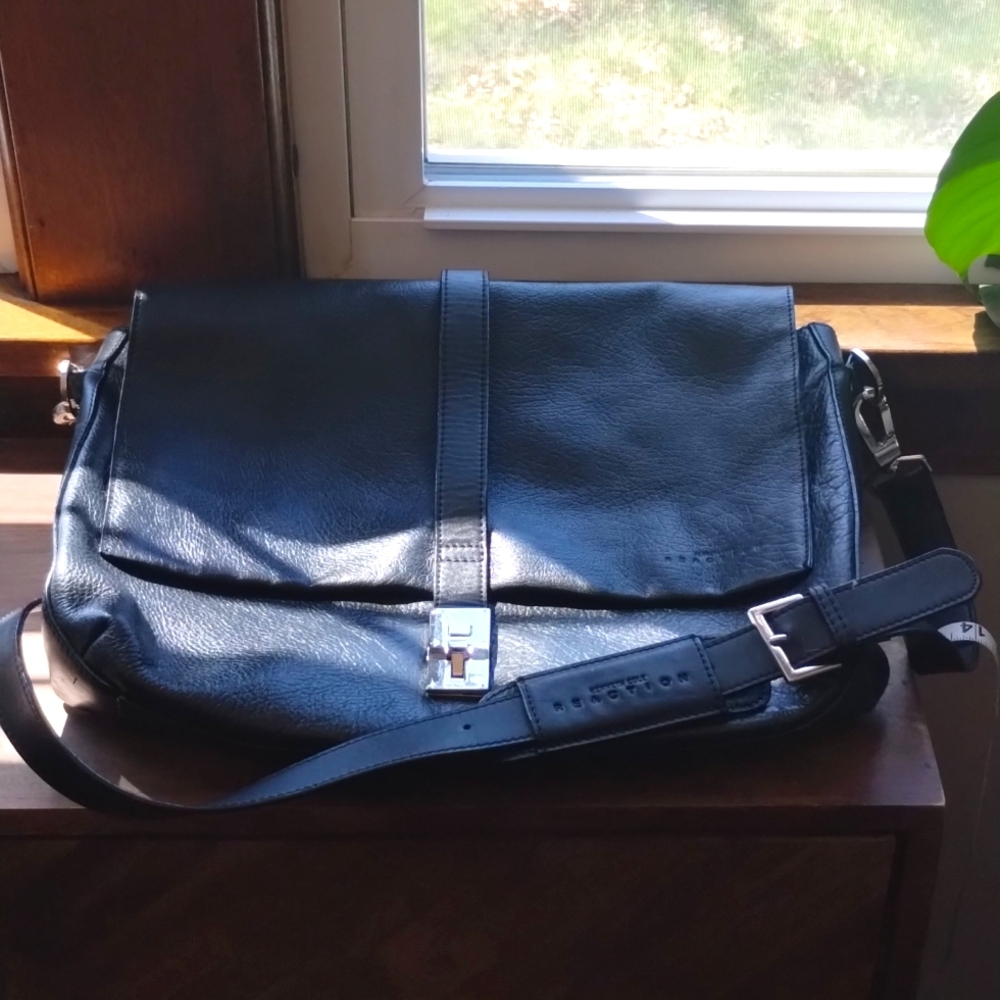 Kenneth Cole Reaction Laptop Messenger Bag